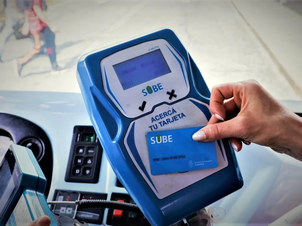 Paiement SUBE DJ-BYC Bernardo Une machine de validation de la carte SUBE (il en existe de nombreux modèles). Il suffit de la plaquer sur la zone dédiée pour que son solde soit débité du montant du trajet. On peut lire sur l’afficheur le tarif, le prix réellement débité et le solde de la carte.