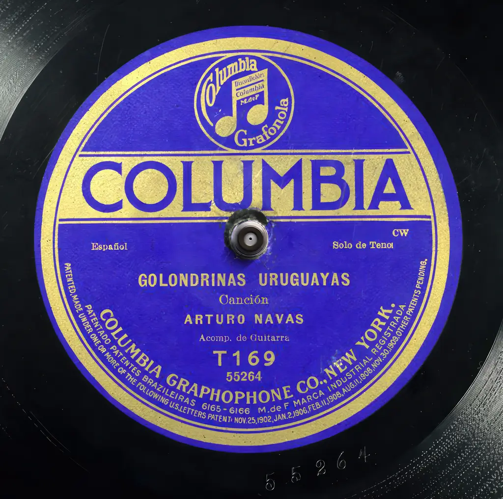 Disque de Golondrinas uruguyas de Arturo Nava. Il ne figure aucune mention des auteurs. On notera que sur le disque, il est écrit Navas et pas Nava. C’est peut-être que le nom complet est Arturo B. De Nava Sosa. Le S de Sosa s’est invité à la fin de son premier patronyme.
