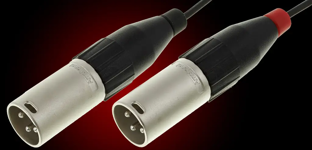 Connecteurs XLR mâles. Ce sont ceux qui vont se brancher sur les consoles professionnelles, mais aussi sur les boîtiers de direct.