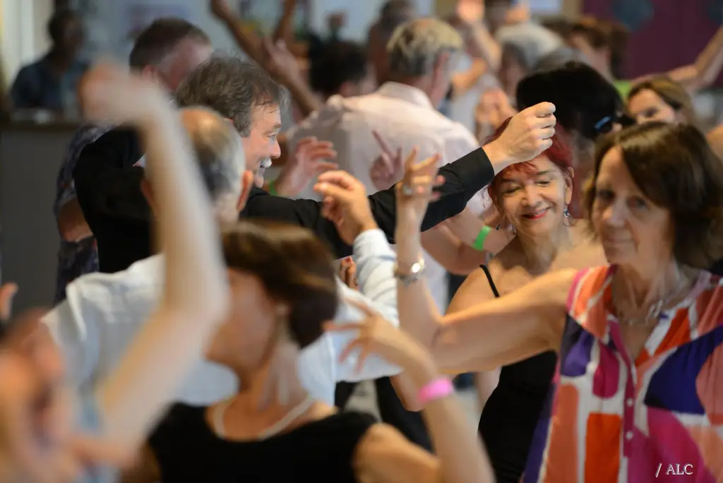 Chacarera Victoria et BYC DJ-BYC Bernardo Une des rares fois où je peux aller danser la chacarera quand je suis le DJ de la milonga, quand tous les danseurs sont sur la piste et autonomes.