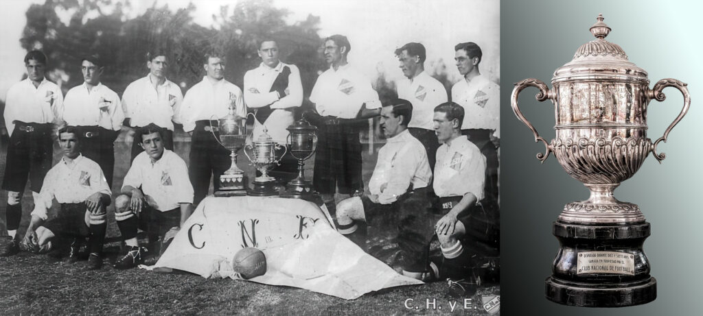 En 1915, l'équipe du Nacional gagne 3 coupes. Tie Cup, le championnat de Première Division d'Uruguay et la Copa de Honor Cousenier. À droite, la coupe d’Uruguay qui restera acquise au club en 1917.