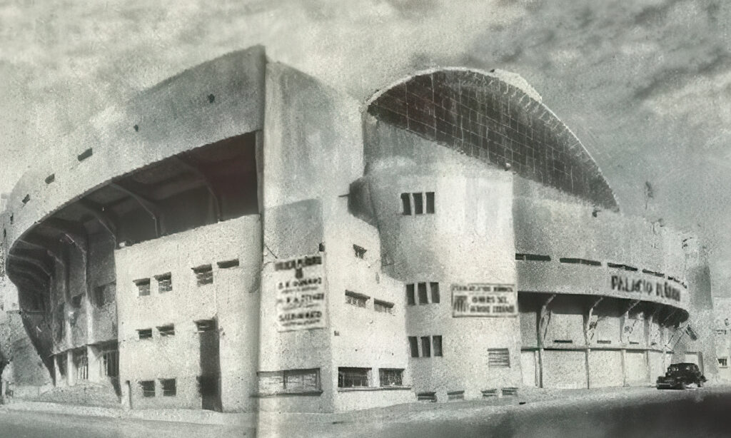 El Palacio de Peñarol évoqué dans la milonga Los dos grandes.